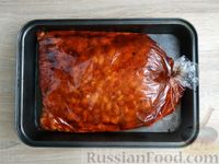 Фото приготовления рецепта: Фасоль, запечённая в томатном соусе (в пакете) - шаг №9