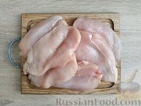 Фото приготовления рецепта: Отбивные из куриного филе в соевом кляре - шаг №2