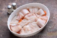 Фото приготовления рецепта: Рыба, запечённая с овощами в кефире - шаг №5