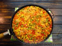 Фото приготовления рецепта: Рис с овощами и консервированным тунцом (на сковороде) - шаг №12