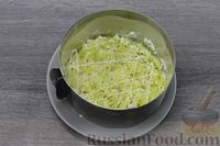 Фото приготовления рецепта: Слоёный салат с тунцом, картофелем, морковью, кукурузой и яйцами - шаг №6