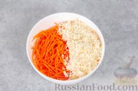 Фото приготовления рецепта: Салат из свежей моркови с плавленым сыром и чесноком - шаг №3