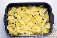 Фото приготовления рецепта: Куриные бёдрышки, запечённые с картофелем в сливках - шаг №7
