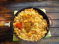 Фото приготовления рецепта: Рис с фаршем и овощами, на сковороде - шаг №10