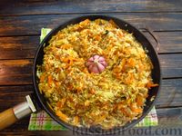 Фото приготовления рецепта: Рис с фаршем и овощами, на сковороде - шаг №14