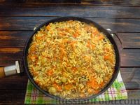 Фото приготовления рецепта: Рис с фаршем и овощами, на сковороде - шаг №16