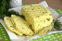 Фото к рецепту: Домашний сыр из молока и сметаны, с зеленью