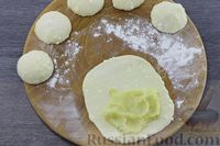 Фото приготовления рецепта: Жареные творожные пирожки с картофелем - шаг №11