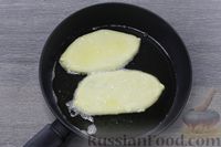Фото приготовления рецепта: Жареные творожные пирожки с картофелем - шаг №13