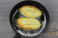 Фото приготовления рецепта: Жареные творожные пирожки с картофелем - шаг №14