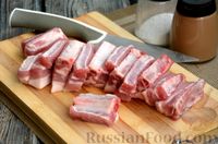 Фото приготовления рецепта: Свиные рёбрышки, запечённые с картофелем - шаг №2