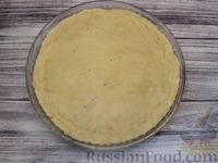 Фото приготовления рецепта: Пирог из песочного теста с отварным мясом и яйцами - шаг №22