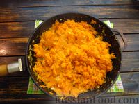 Фото приготовления рецепта: Несладкий молочный суп с картофельными клёцками и морковью - шаг №10