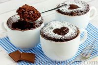 Фото к рецепту: Шоколадные маффины в чашках (в микроволновке)