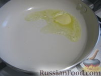 Фото приготовления рецепта: Сладкий омлет с яблоками - шаг №3