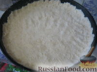 Фото приготовления рецепта: Песочный пирог с клюквой - шаг №7