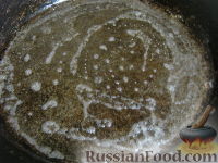 Фото приготовления рецепта: Тонкие блинчики на кефире - шаг №6