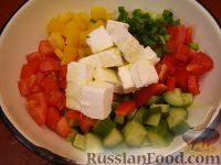 Фото приготовления рецепта: Овощной греческий салат - шаг №7