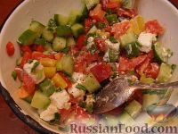 Фото приготовления рецепта: Овощной греческий салат - шаг №8