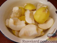 Фото приготовления рецепта: Индейка в горчичном соусе, запеченная с яблоками - шаг №4