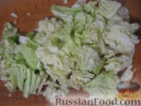 Фото приготовления рецепта: Салат с ананасами и ветчиной - шаг №7