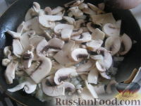 Фото приготовления рецепта: Суп сырный с шампиньонами - шаг №5