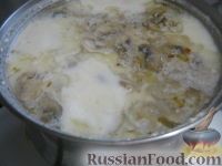 Фото приготовления рецепта: Суп сырный с шампиньонами - шаг №8