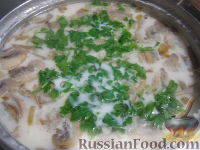 Фото приготовления рецепта: Суп сырный с шампиньонами - шаг №10