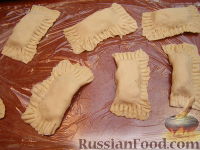 Фото приготовления рецепта: Пирожки из слоеного теста с картошкой и фасолью - шаг №4