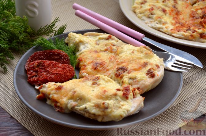 Как приготовить Запеченное куриное филе в духовке с помидорами и сыром рецепт пошагово
