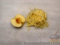 Фото приготовления рецепта: Песочные рулетики на кефире и сливочном масле с яблоками (без яиц) - шаг №2
