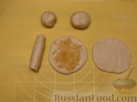 Фото приготовления рецепта: Песочные рулетики на кефире и сливочном масле с яблоками (без яиц) - шаг №11