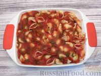 Фото приготовления рецепта: Запеканка из макарон с консервированным тунцом и томатным соусом - шаг №10