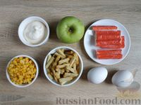 Фото приготовления рецепта: Крабовый салат с яблоком и сухариками - шаг №1