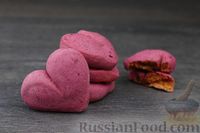Фото к рецепту: Свекольное печенье "Сердечки"