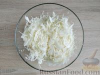 Фото приготовления рецепта: Рагу с капустой, картошкой и тушёнкой - шаг №3