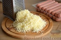 Фото приготовления рецепта: Сосиски в тесте фило с сыром и морковью по-корейски (в духовке) - шаг №2
