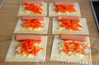 Фото приготовления рецепта: Сосиски в тесте фило с сыром и морковью по-корейски (в духовке) - шаг №9