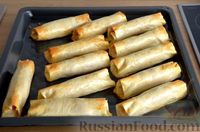 Фото приготовления рецепта: Сосиски в тесте фило с сыром и морковью по-корейски (в духовке) - шаг №13