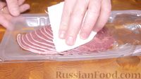 Фото приготовления рецепта: Карпаччо с каперсами, перцем чили и бальзамическим кремом - шаг №1