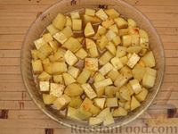 Фото приготовления рецепта: Картофель, запечённый в духовке, с жареным беконом и сырным соусом бешамель - шаг №4