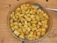 Фото приготовления рецепта: Картофель, запечённый в духовке, с жареным беконом и сырным соусом бешамель - шаг №5