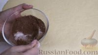 Фото приготовления рецепта: Рогалики на кефире с какао и корицей - шаг №5
