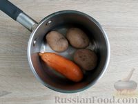 Фото приготовления рецепта: Винегрет с колбасой и консервированной фасолью - шаг №2