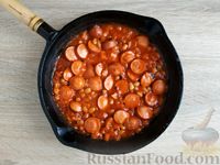 Фото приготовления рецепта: Фасоль с сосисками в томатном соусе - шаг №10