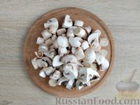 Фото приготовления рецепта: Кускус с грибами и овощами, на сковороде - шаг №2