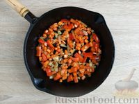 Фото приготовления рецепта: Кускус с грибами и овощами, на сковороде - шаг №6