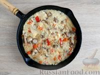 Фото приготовления рецепта: Кускус с грибами и овощами, на сковороде - шаг №10