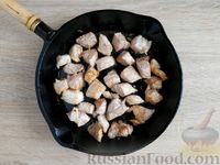 Фото приготовления рецепта: Свинина, тушенная с фасолью и квашеной капустой - шаг №3
