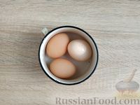 Фото приготовления рецепта: Гренки с морковью и варёными яйцами - шаг №2